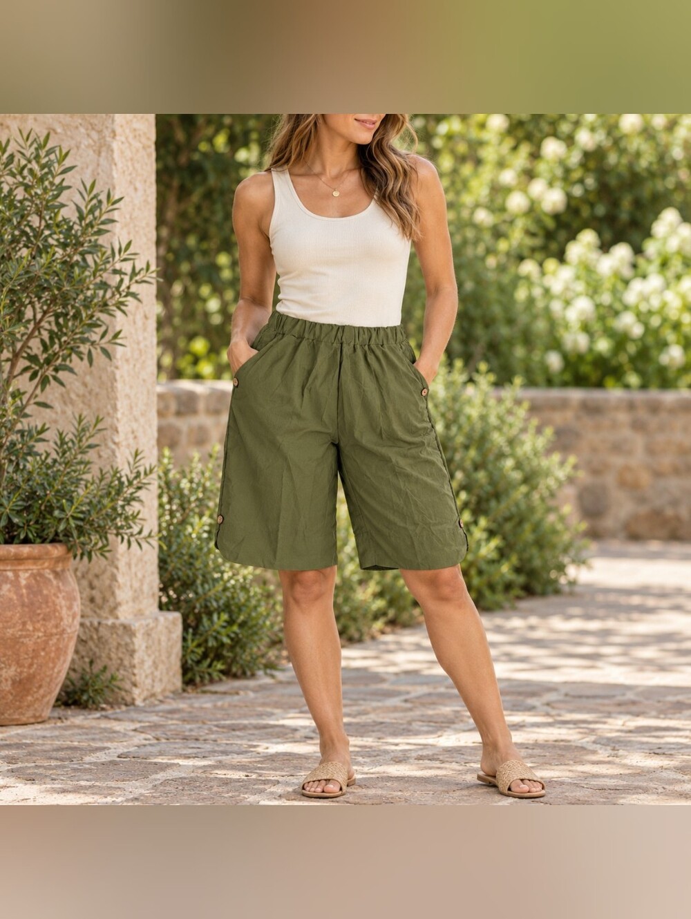 Women’s Olive Green Pull-On Bermuda Shorts Size Medium Button Tab Pockets